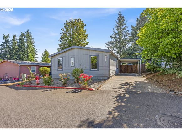 14952 S Blue Vista Dr OregonCity, OR House Active - Photo 1 of 44. Opens carousel modal