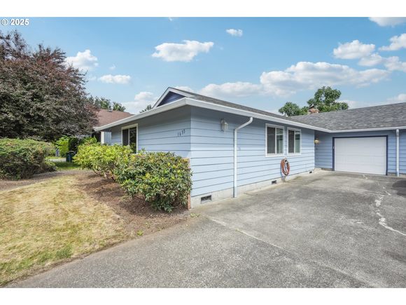 1635 SW 22nd St Troutdale, OR Townhouse Active - Photo 1 of 31. Opens carousel modal