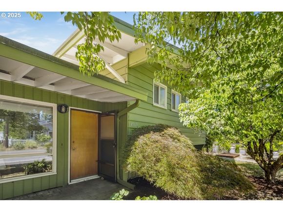 4569 SE 111th Ave Portland, OR House Active - Photo 1 of 46. Opens carousel modal