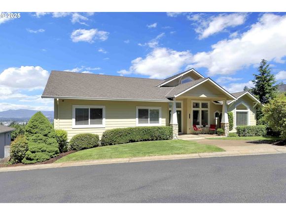 3352 Bentley Ave Eugene, OR House Active - Photo 1 of 48. Opens carousel modal