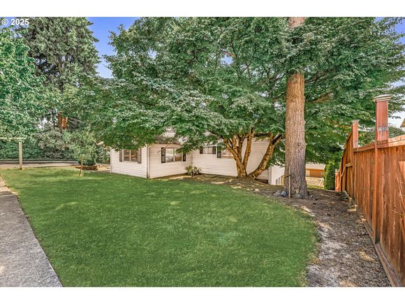 16381 Hunter Ave OregonCity, OR House Active - Photo 1 of 26. Opens carousel modal