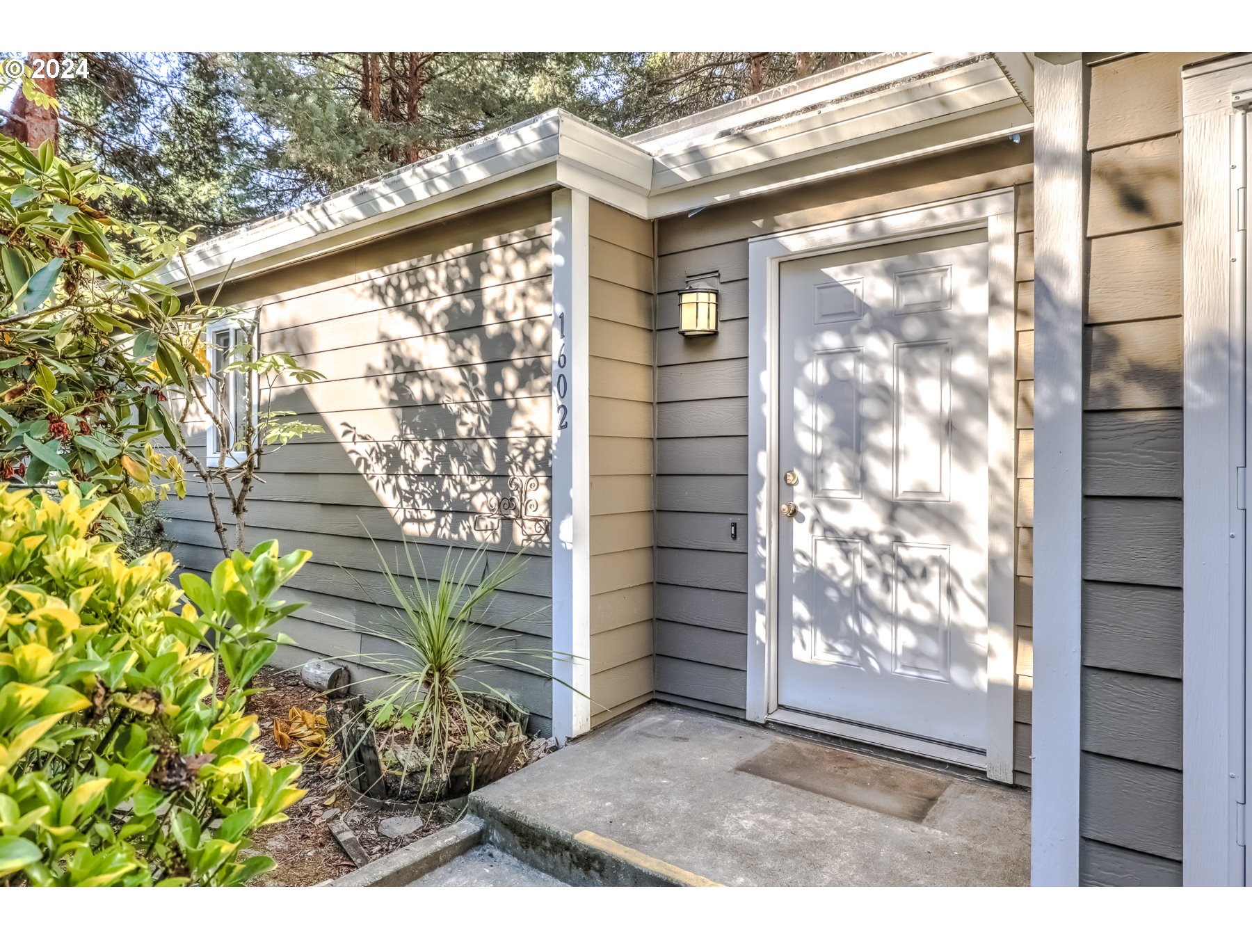 1602 Village Park Pl