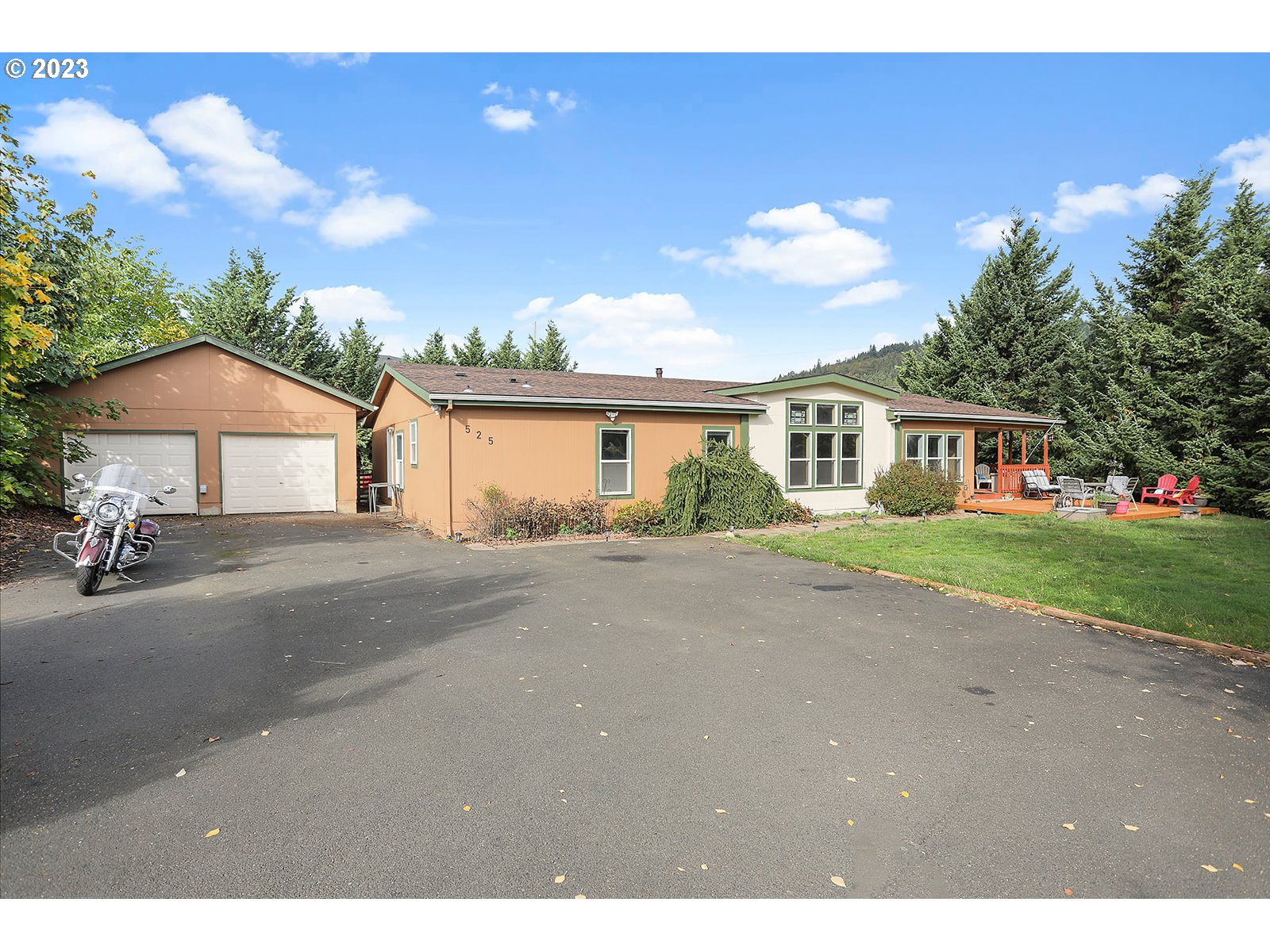 525 Cochran Ln  