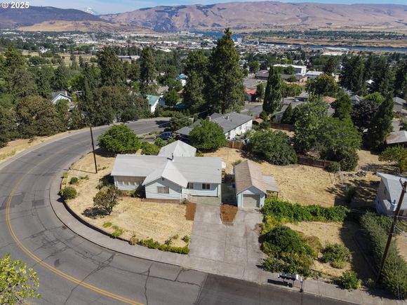 1835 W Scenic Dr TheDalles, OR House Active - Photo 1 of 24. Opens carousel modal