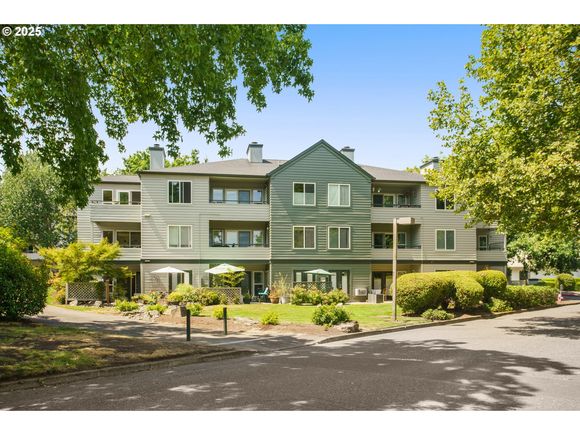 4980 S Landing Dr Unit 301 Portland, OR Condo Active - Photo 1 of 23. Opens carousel modal