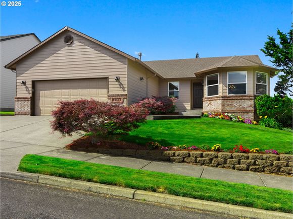 15517 SE Bybee Dr Portland, OR House Active - Photo 1 of 44. Opens carousel modal