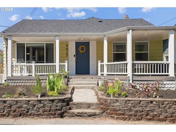 4423 SE 31st Ave Portland, OR House Active - Photo 1 of 44. Opens carousel modal