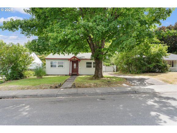 11870 SW 13th St Beaverton, OR House Active - Photo 1 of 32. Opens carousel modal