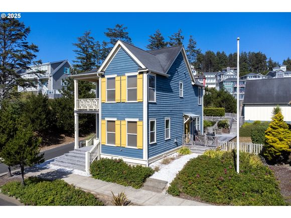 2518 SW Anemone Ave LincolnCity, OR House Active - Photo 1 of 40. Opens carousel modal
