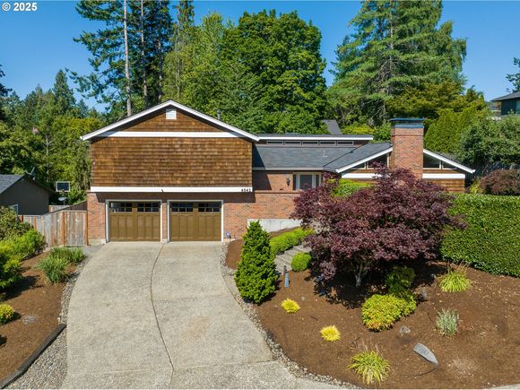 4041 SW 55th Dr Portland, OR House Active - Photo 1 of 44. Opens carousel modal