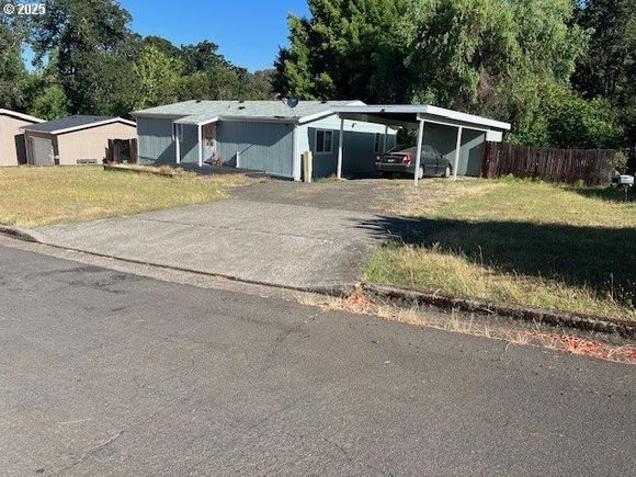 424 NE Kirby Ave