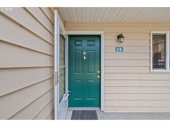 13216 NE Salmon Creek Ave Unit J1