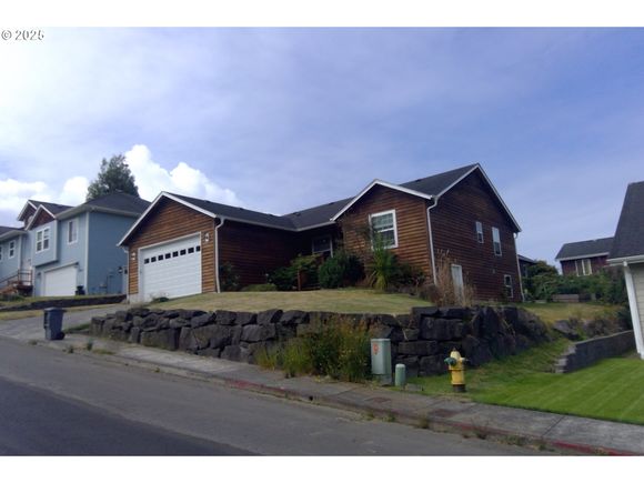 1410 Alder Dr Seaside, OR House Active - Photo 1 of 12. Opens carousel modal