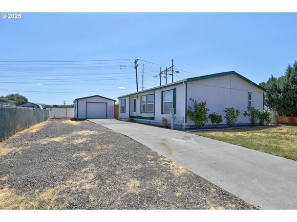 904 Lillian Way TheDalles, OR House Active - Photo 1 of 30. Opens carousel modal
