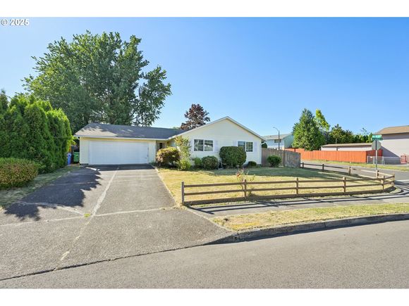 820 NE Cochran Ave