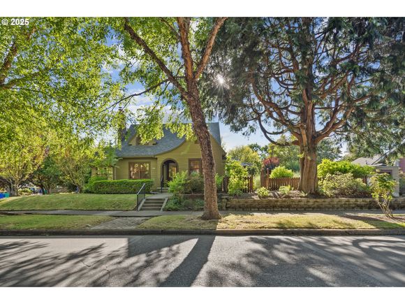 2711 NE 28th Ave Portland, OR House Active - Photo 1 of 40. Opens carousel modal