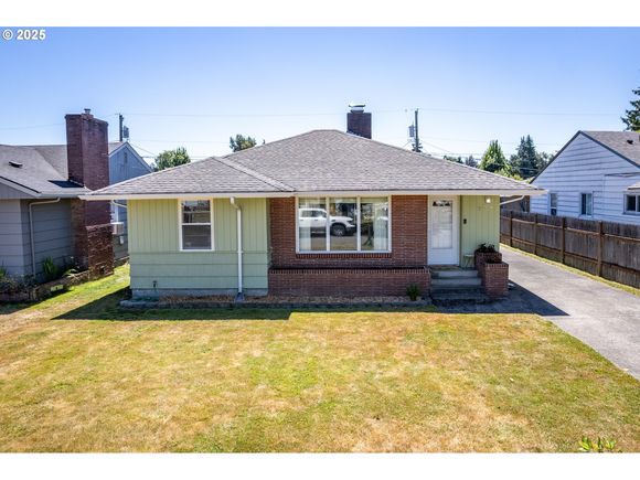 2775 Maryland St Longview, WA Townhouse Active - Photo 1 of 33. Opens carousel modal