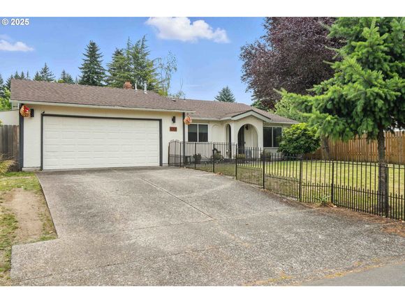 4309 NE 130th Ave Vancouver, WA House Active - Photo 1 of 39. Opens carousel modal