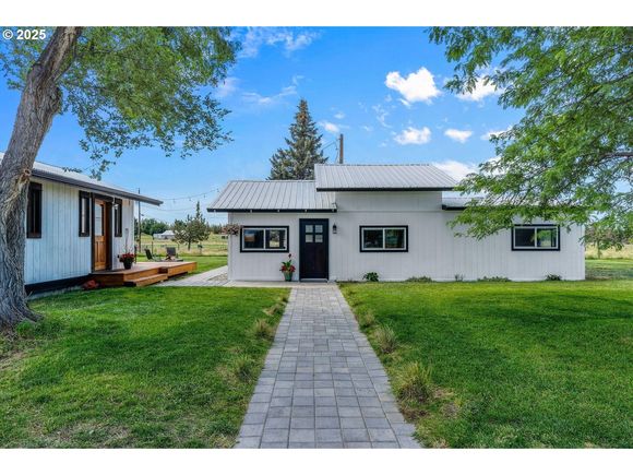 5720 SW Obsidian Ave Redmond, OR House Active - Photo 1 of 31. Opens carousel modal