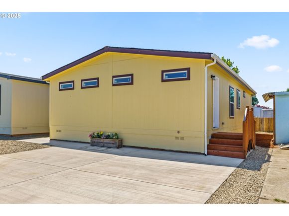 1025 S 6th St Unit 83 Harrisburg, OR House Active - Photo 1 of 25. Opens carousel modal