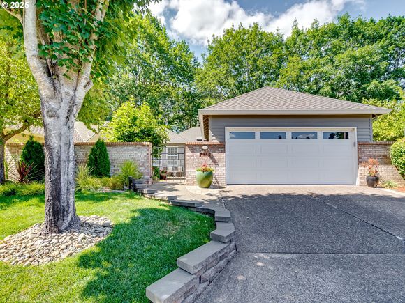 7485 SW Lakeside Dr