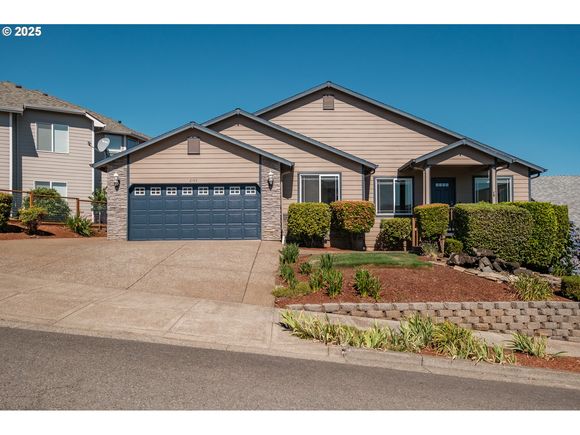 2185 Dalke Ridge Dr Salem, OR House Active - Photo 1 of 48. Opens carousel modal