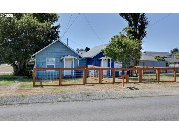 405 Washington Ave N Unit A & B LongBeach, WA House Active - Photo 1 of 19. Opens carousel modal