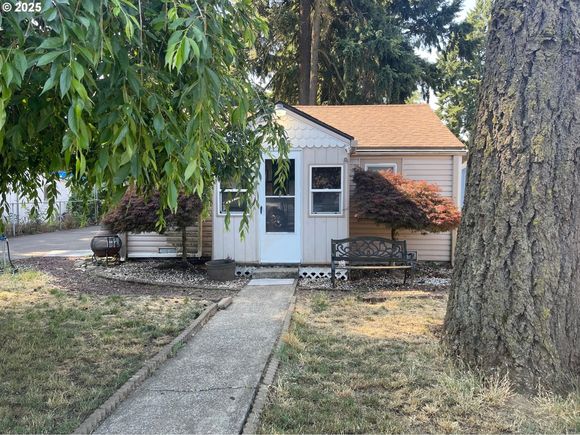 7914 SE Overland St Milwaukie, OR House Active - Photo 1 of 11. Opens carousel modal
