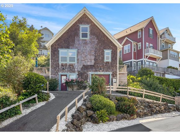 2798 SW Anchor Ave LincolnCity, OR House Active - Photo 1 of 42. Opens carousel modal
