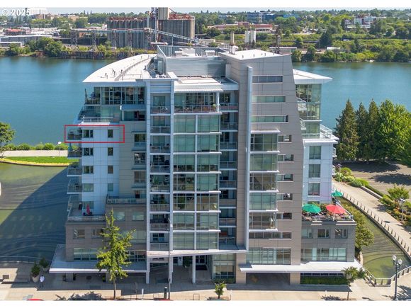 1260 NW Naito Pkwy Unit 807B