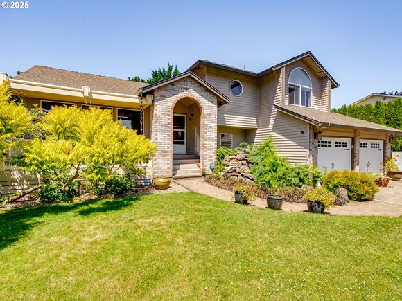 4008 NW 130th Cir Vancouver, WA House Active - Photo 1 of 48. Opens carousel modal