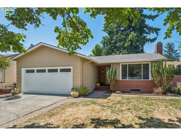 4917 SE 73rd Ave Portland, OR House Active - Photo 1 of 24. Opens carousel modal