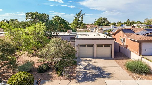 6345 Avenida La Costa NE