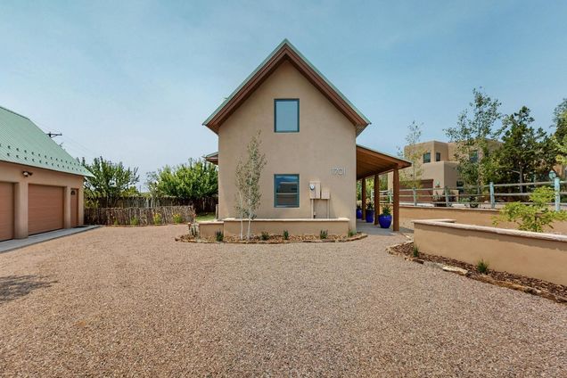 1701 W Alameda
