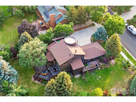 6686 Fairways Dr