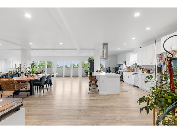 1400 W Alaska Pl