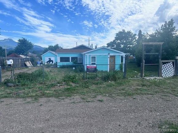 310 E Strong Ave
