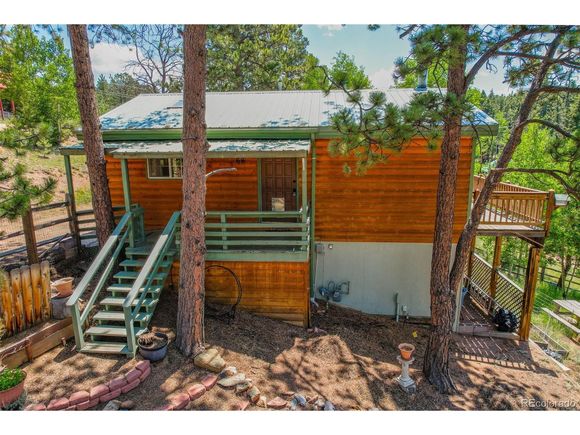 66 Golden Ln