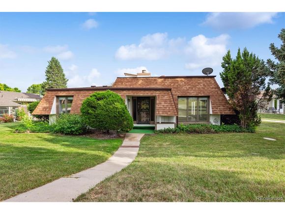 46 Douglas Dr