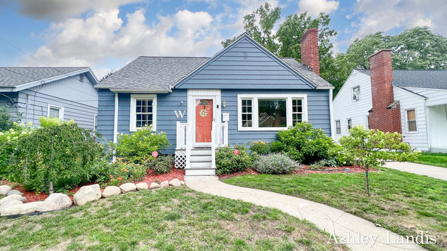 865 Aberdeen Street NE Grand Rapids, MI House Sold - Photo 1 of 31. Opens carousel modal