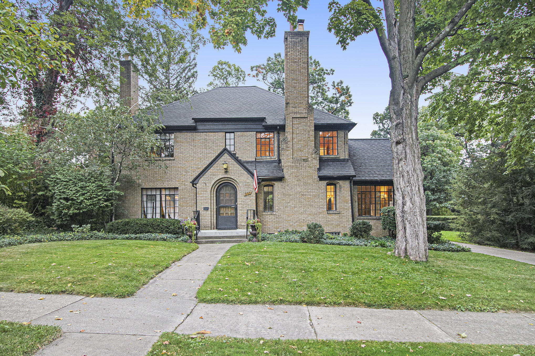 812 Rosewood Ave SE  