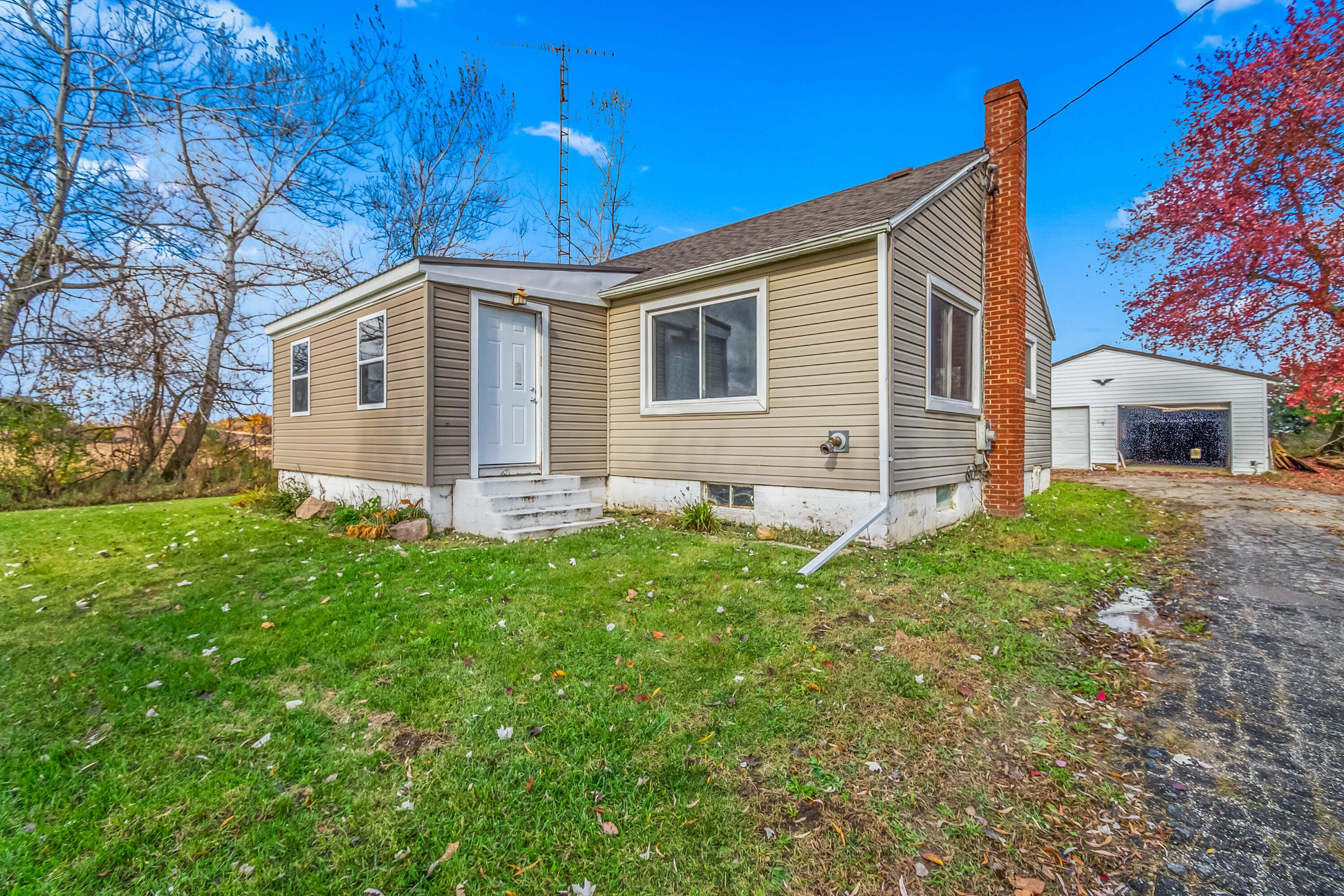 12860 N Adams Rd  