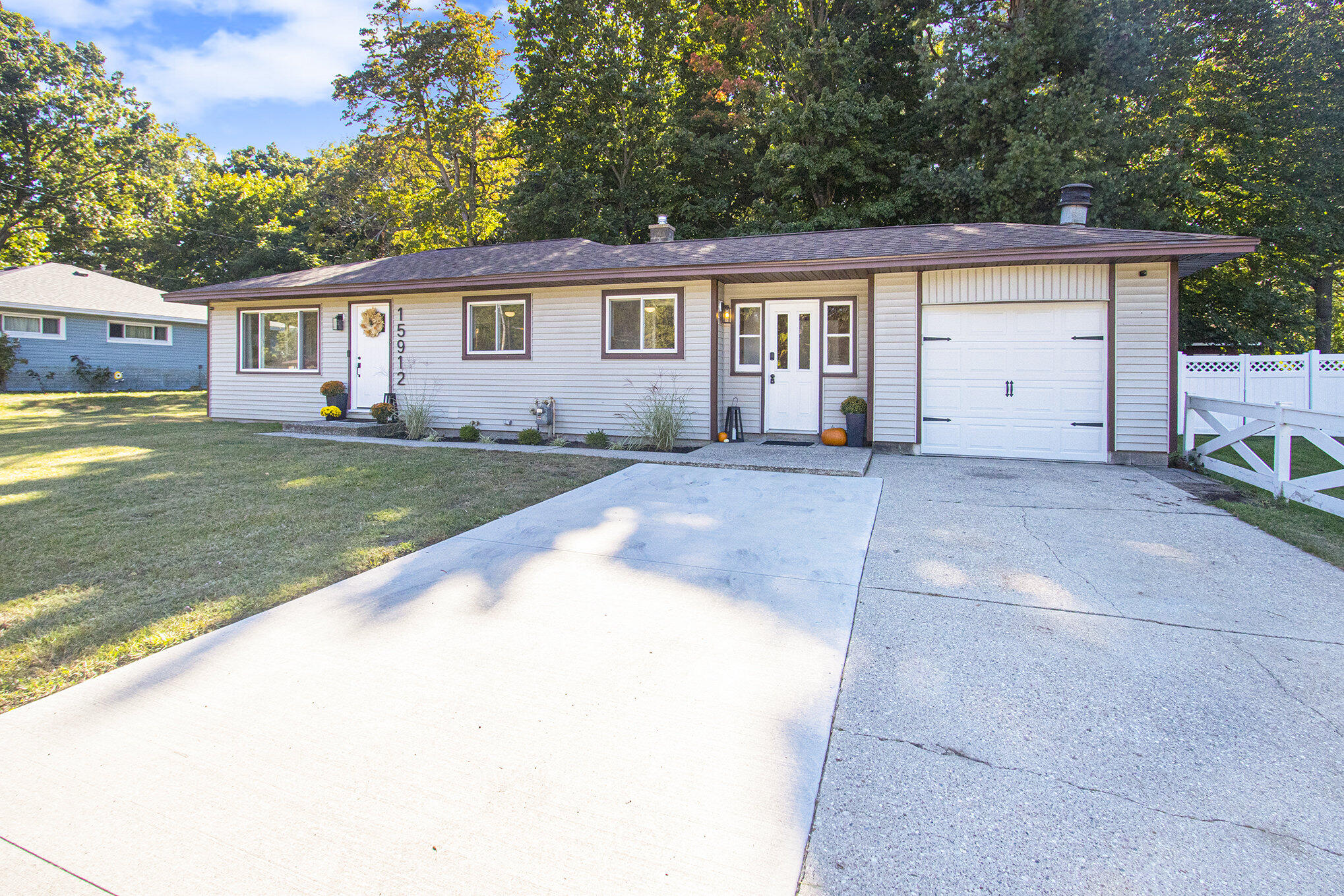 15912 Mercury Dr, Grand Haven, MI 49417 Estately 🧡 MLS 24053739