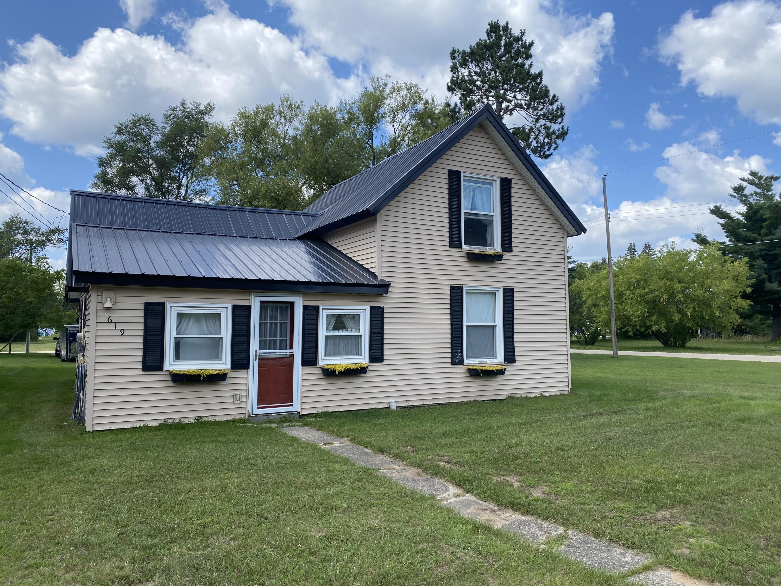 619 Colfax St, Cadillac, MI 49601 Estately 🧡 MLS 24055910