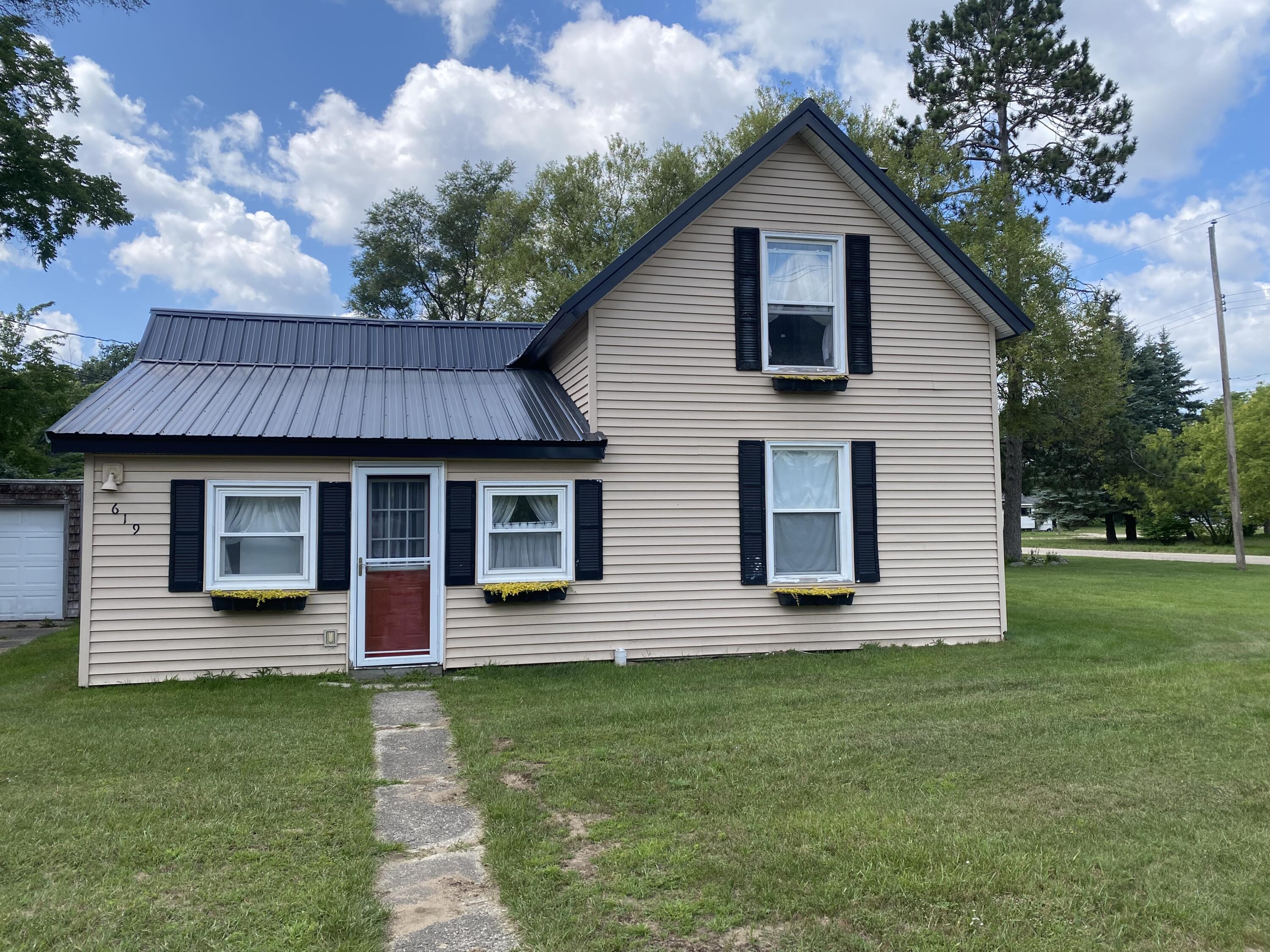 619 Colfax St, Cadillac, MI 49601 Estately 🧡 MLS 24055910