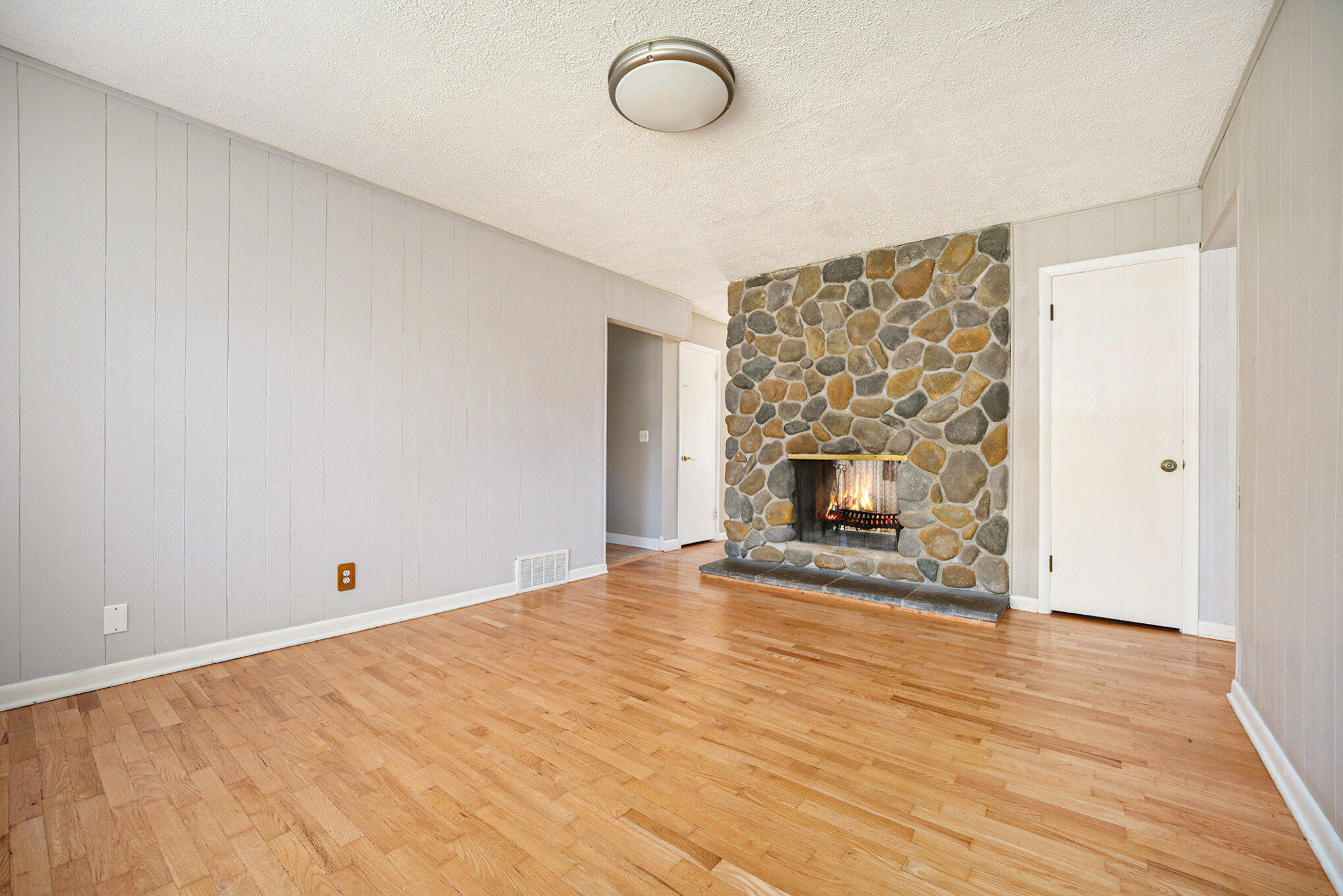 1746 Greenbriar Dr, Portage, MI 49024 Estately 🧡 MLS 24055964