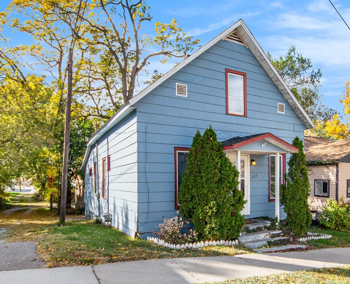 1185 7th St, Muskegon, MI 49440 Estately 🧡 MLS 24056164