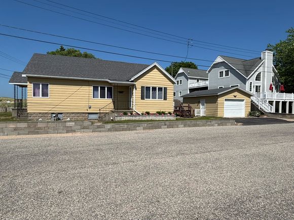 15 Lakeshore Drive