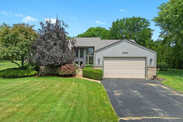 1683 Majon Drive Highland, MI House Active - Photo 1 of 54. Opens carousel modal