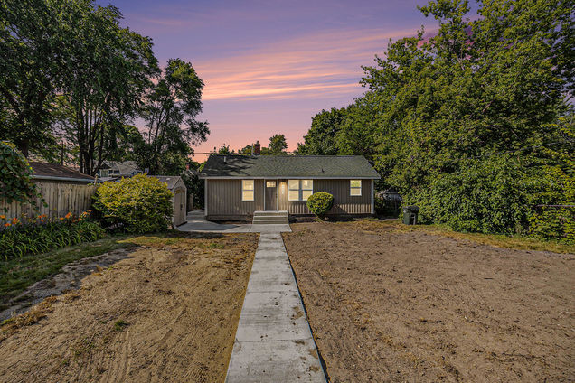 1002 W Forest Avenue